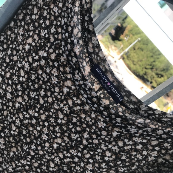 Brandy 🖤 Melville - Picture 7 of 7